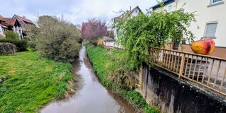 Im Bereich der Hildrizhausener Straße sollen entlang der Würm künftig Mauern für mehr Schutz vor Regen und Hochwasser bilden.